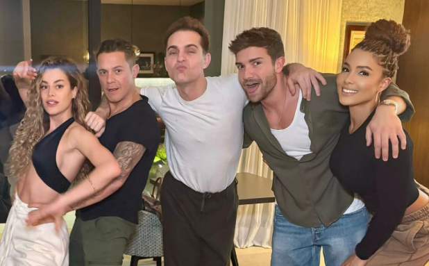 Candela Márquez, pareja de Alejandro Sanz, Pablo Alborán y el actor Pedro Alonzo, junto a Sarodj