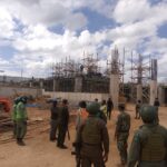 Construcciones irregulares en varios puntos de la avenida Ecológica de Santo Domingo Este