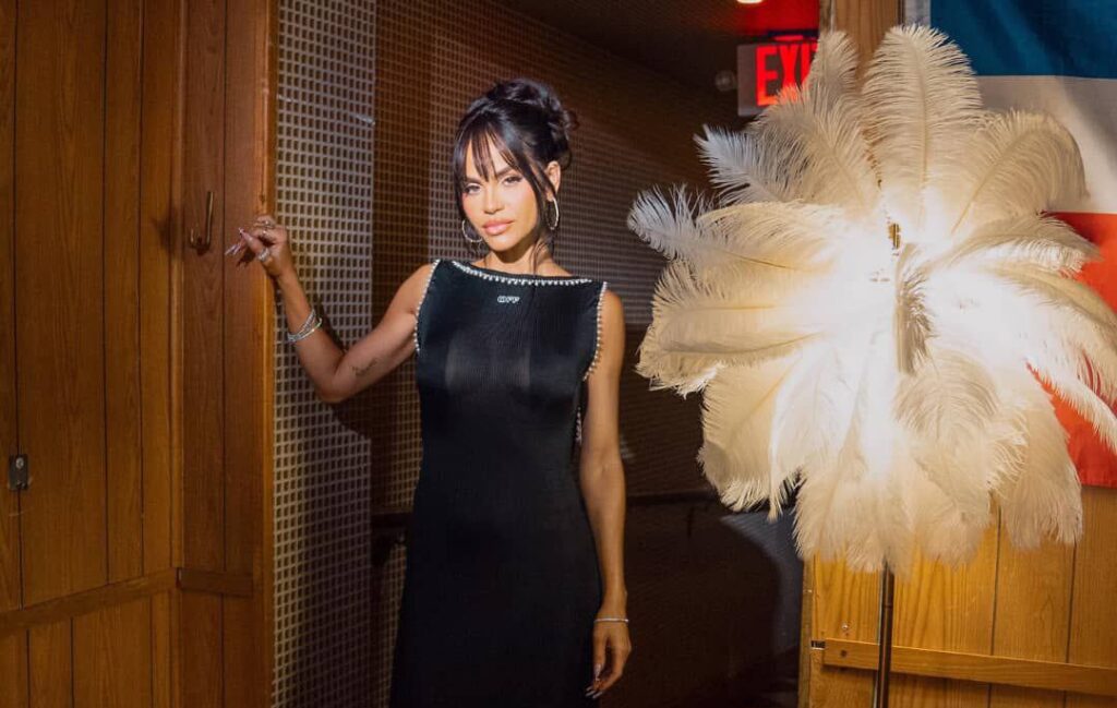 Natti Natasha lanza nuevo álbum y presenta el video "Desde hoy"