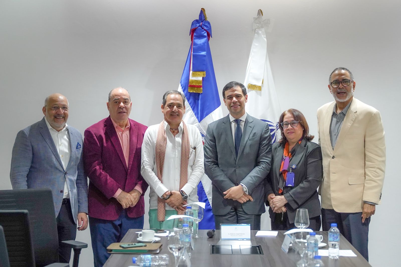 Marino Beriguete, Avelino Stanley, presidente de la UED; Pastor de Moya, Roberto Ángel Salcedo, ministerio de Cultura; Jenny Montero y Luis R. Santos.