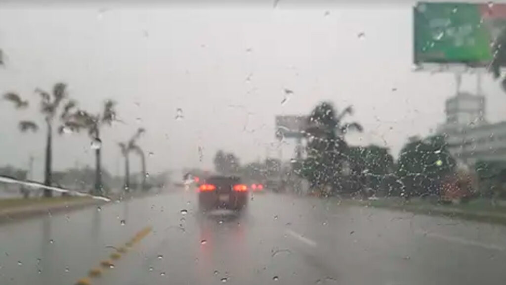 La Dirección de Comunicación de la Presidencia informó esta tarde que la actividad "El gobierno contigo" que encabezaría el presidente Luis Abinader en San Cristóbal fue suspendida por la condiciones climatológicas que afectan a la República Dominicana.