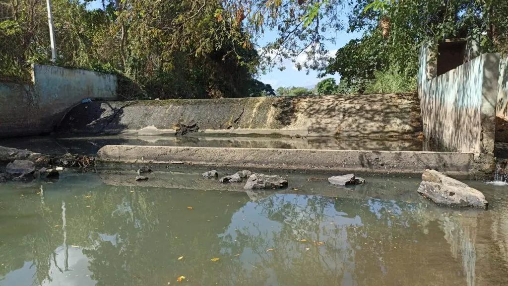 Los canales de riego requieren reparación y mantenimiento
