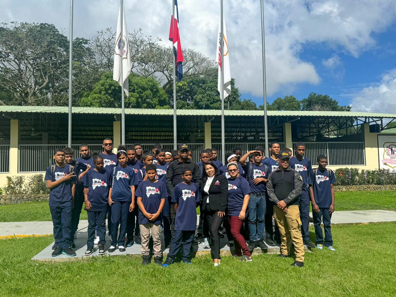 DNCD lleva a Cristo Rey programa de prevención al uso y venta de drogas