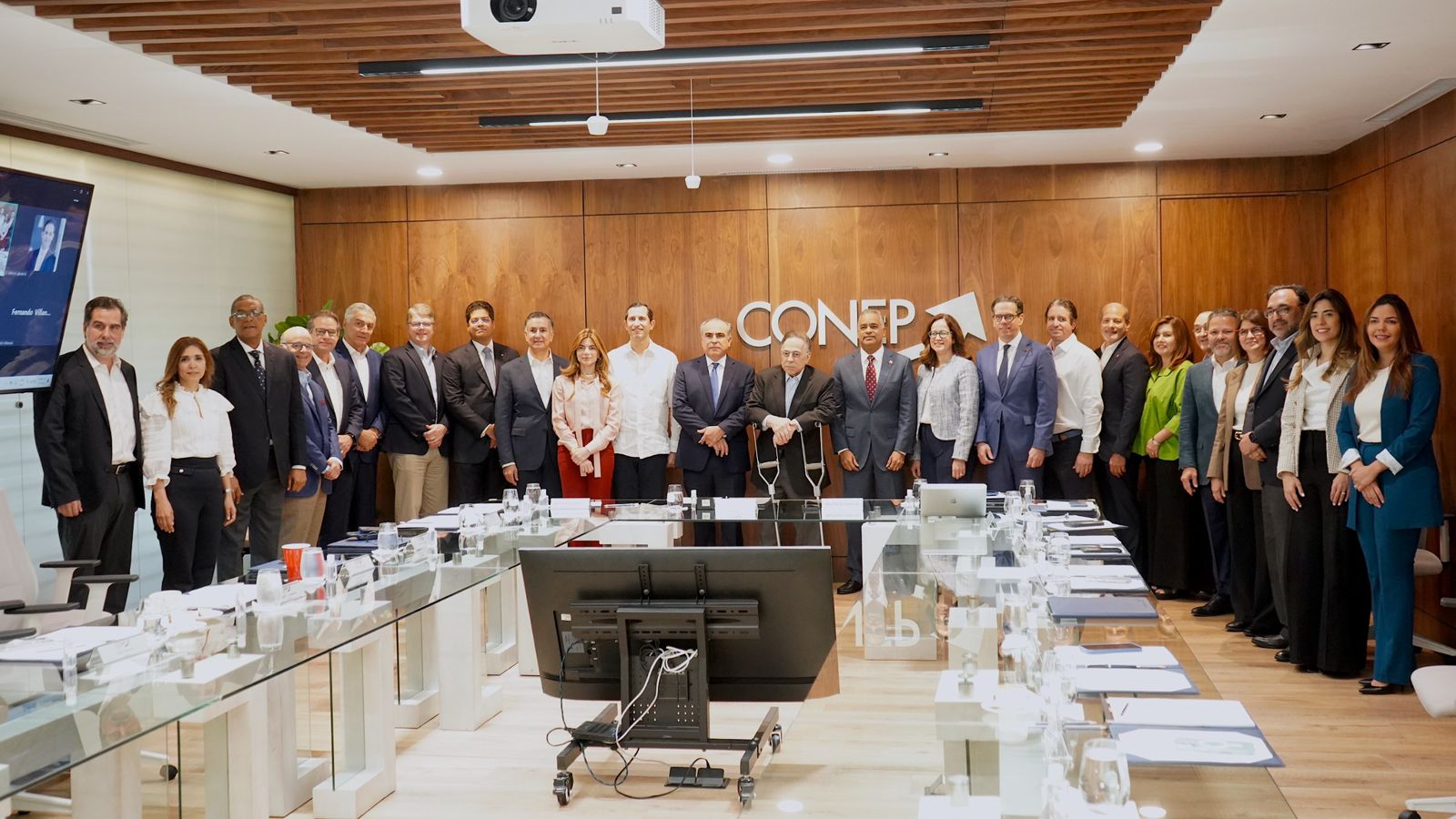 EL CONEP respalda medidas para fortalecer sector eléctrico