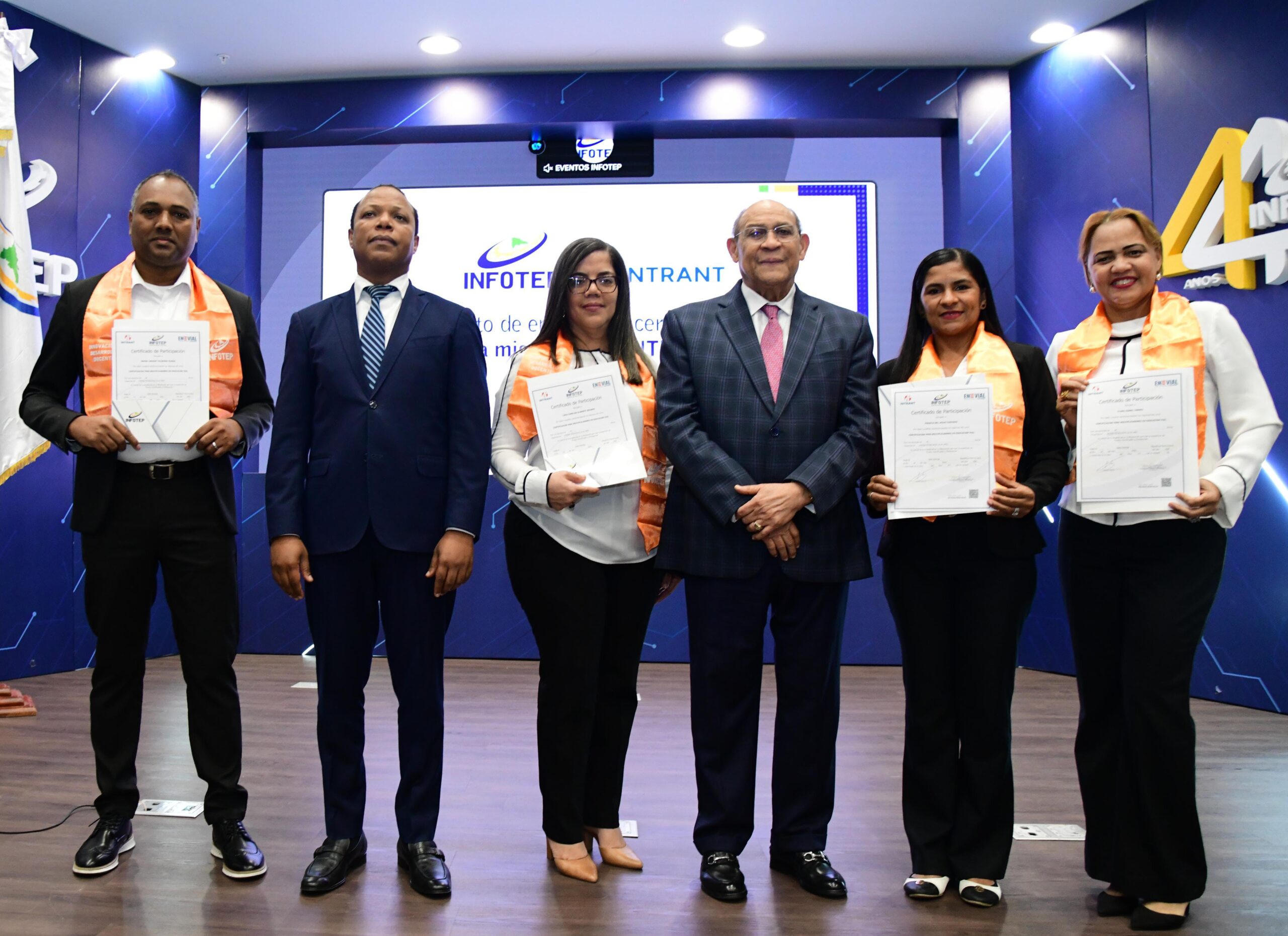 Certifican a 80 facilitadores para educar a miles de transportistas y motociclistas