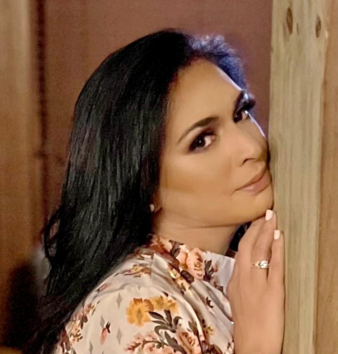 Tessie Sánchez: un canto al amor y la amistad en este San Valentín