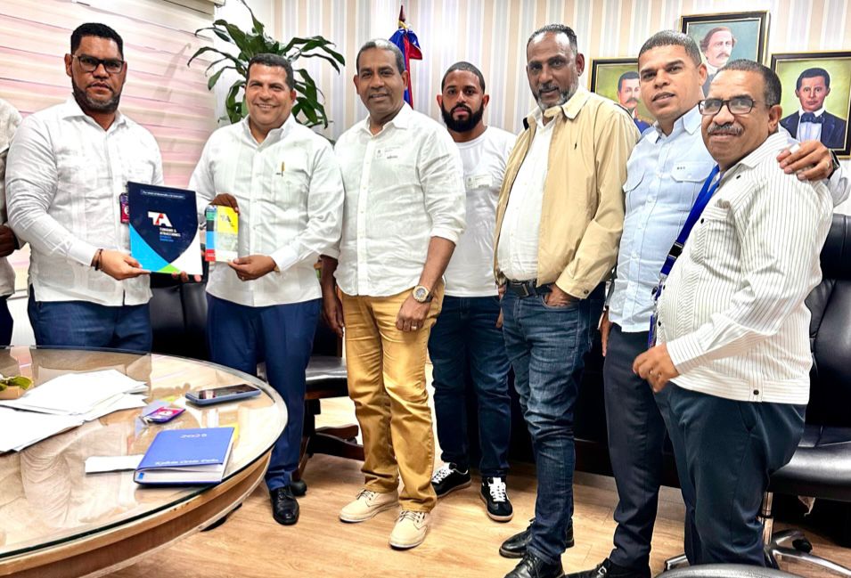 Senador de Pedernales valora iniciativa feria “Turismo y Atracciones 2025”