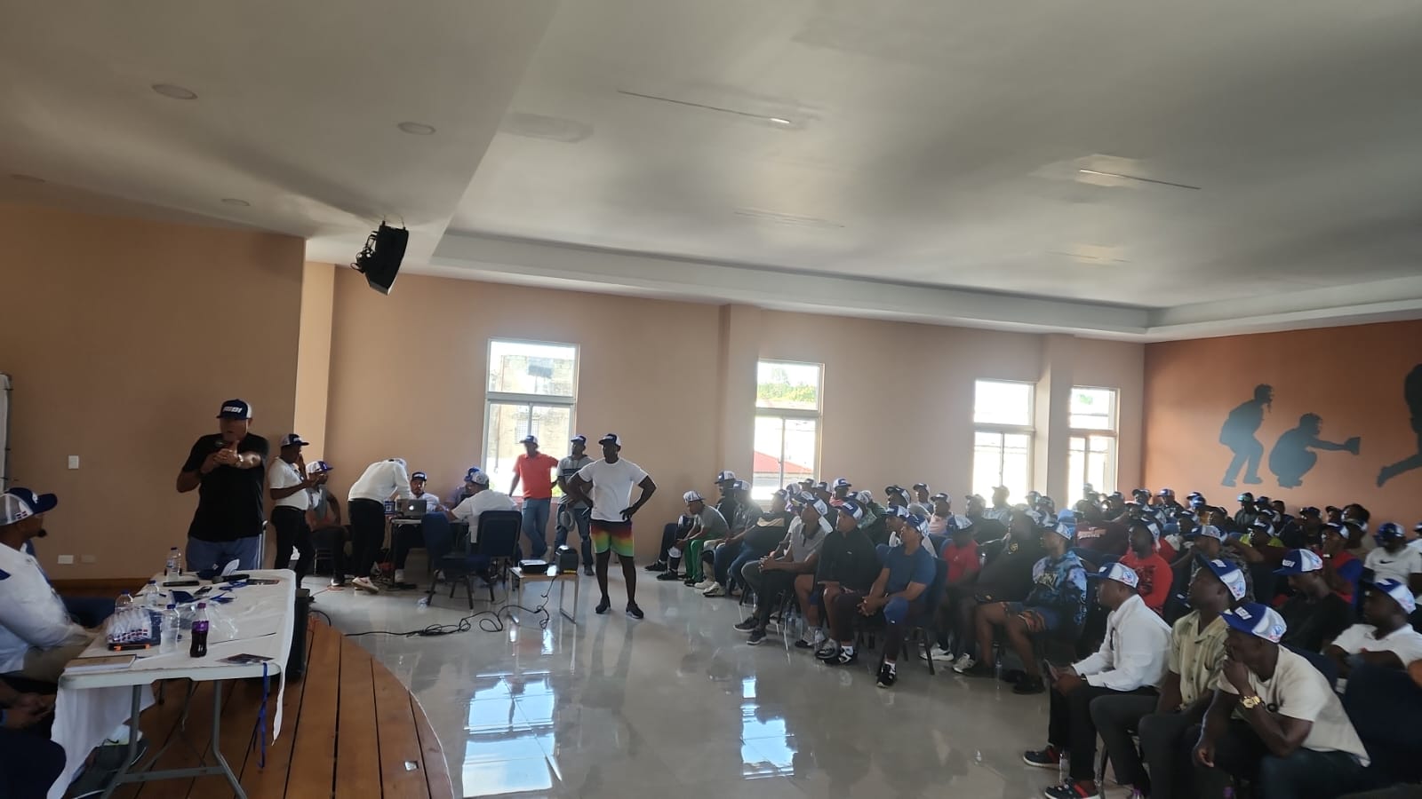 La Asociación Internacional de Béisbol Independiente -AIBI- inscribe y carnetiza nuevos miembros en San Pedro de Macorís.