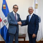Ministro de Trabajo, Eddy Olivares Ortega y el presidente del Senado, Ricardo De los Santos.