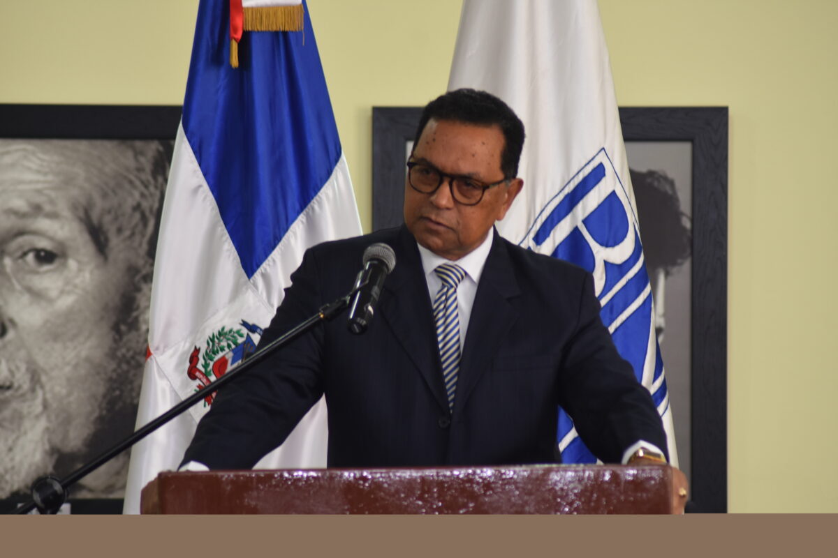 El escritor Rafael Peralta Romero es intervenido quirúrgicamente