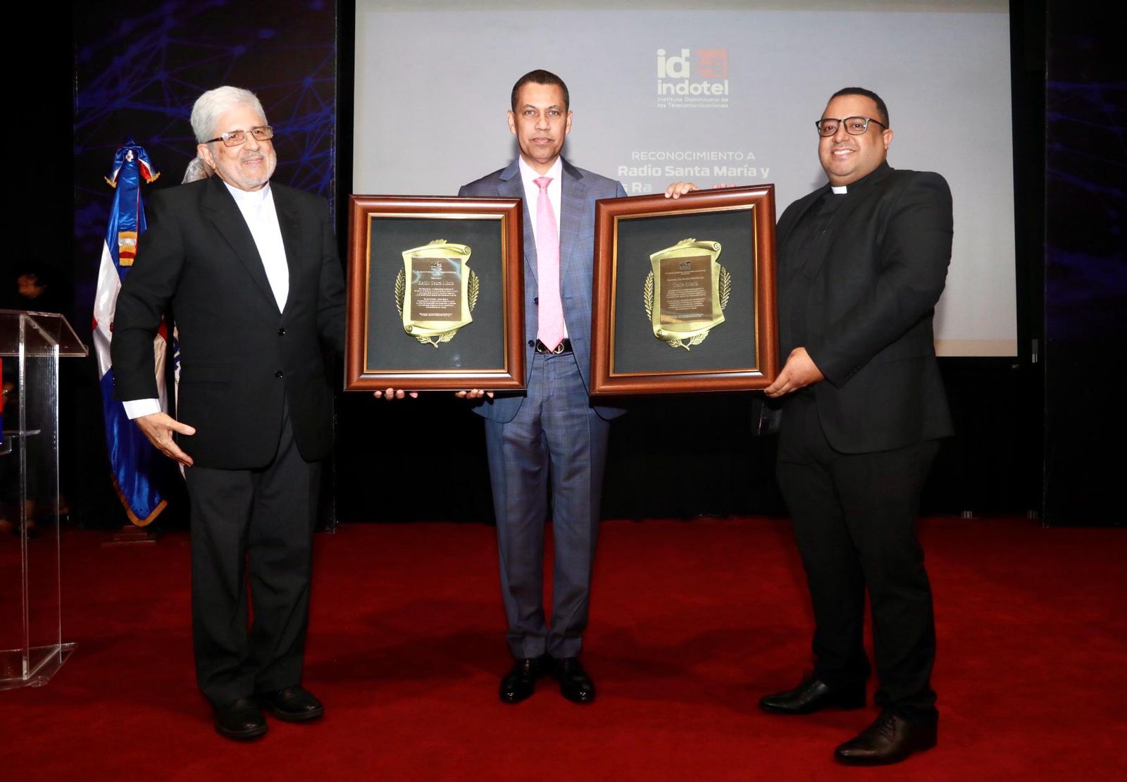 Reconocen a Radio Santa María y Escuelas Radiofónicas Santa María por sus trayectorias y aportes a la educación