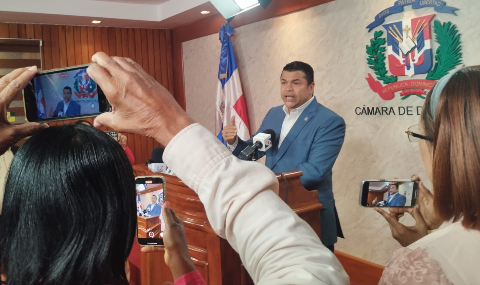 Tobías Crespo anuncia sometimiento del proyecto de ley sobre inteligencia artificial