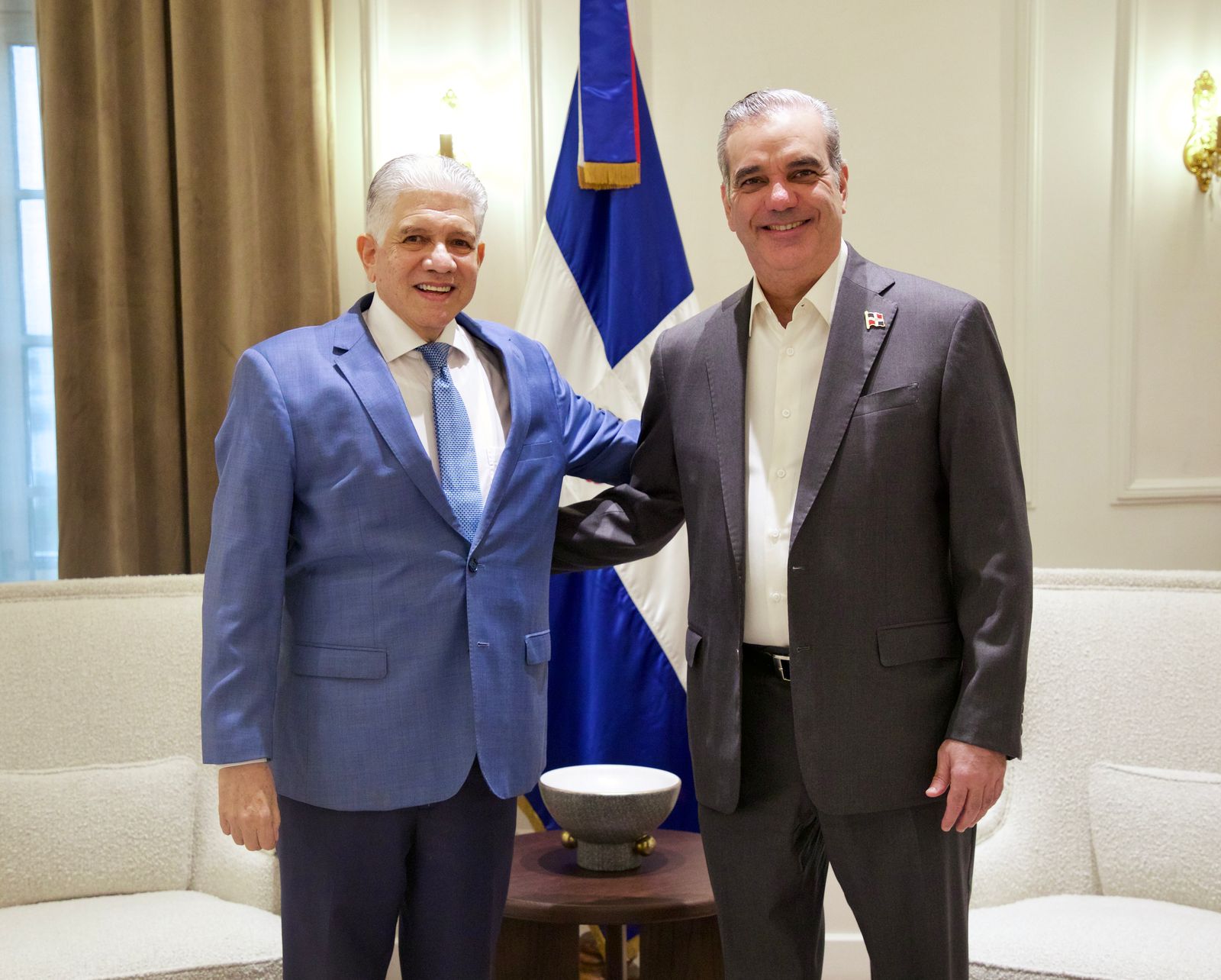 Presidente Abinader juramenta a los nuevos ministros de Obras Públicas y de Educación