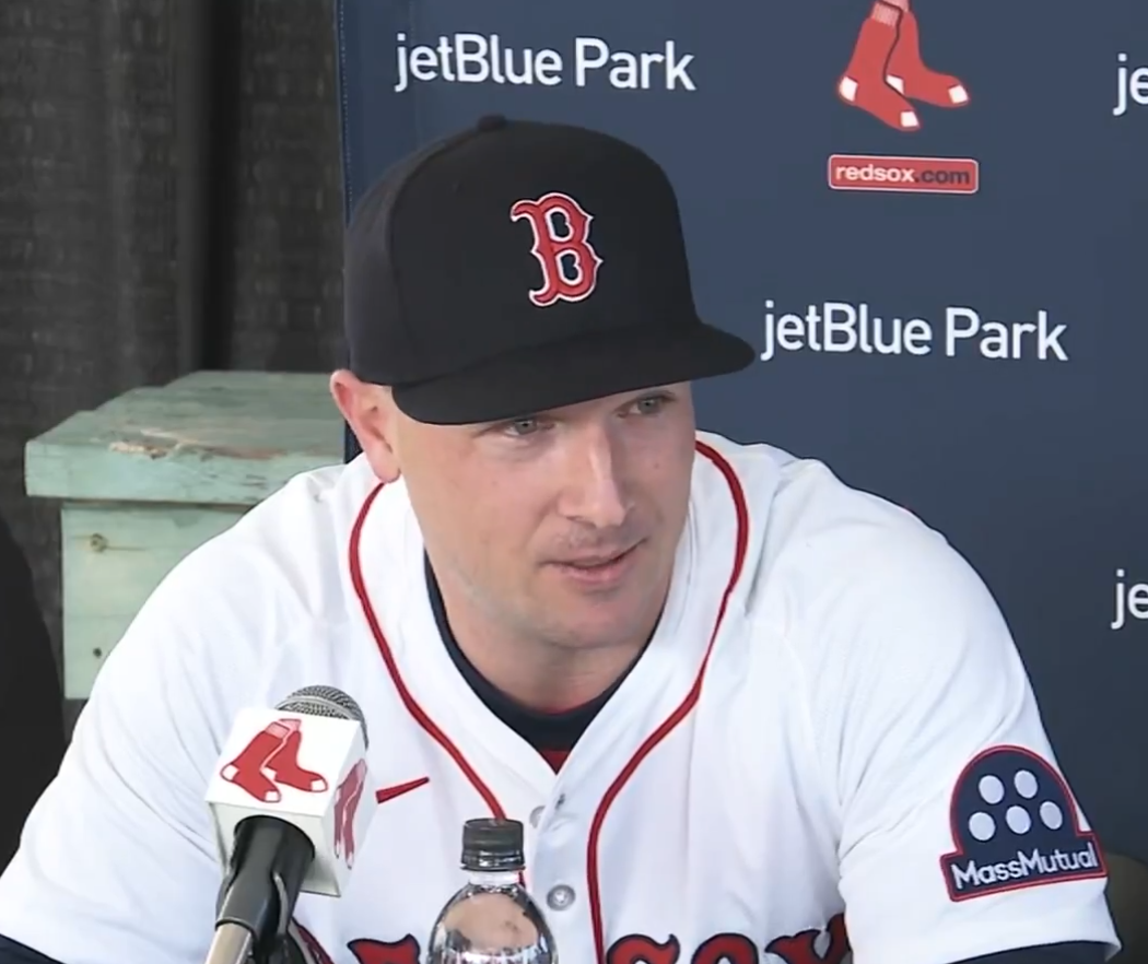 Alex Bregman en primera rueda de prensa oficial con Medias Rojas de Boston.
