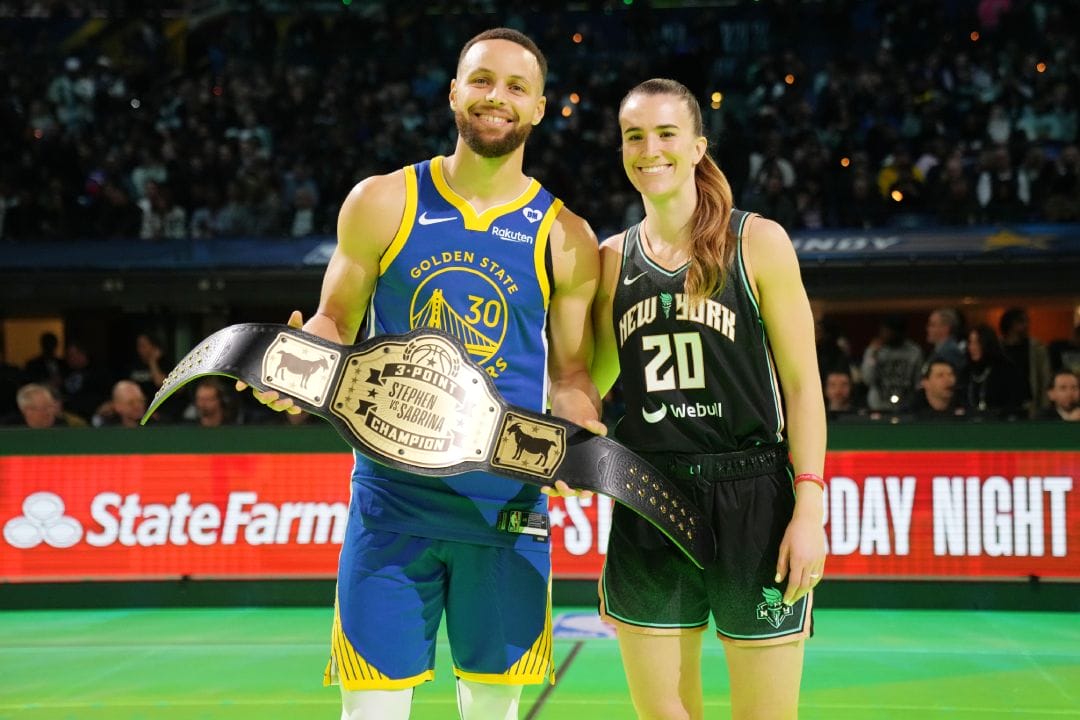Stephen Curry y Sabrina Ionescu en foto de archivo luego de la competencia de tres puntos del 2024.