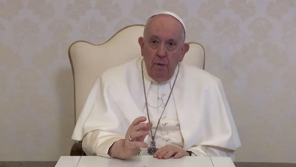 médicos del papa: su situación es grave, pero no está en peligro de muerte