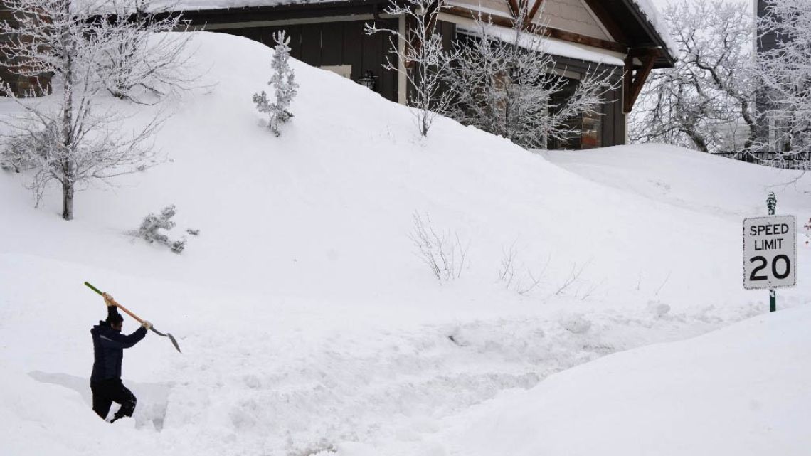 Declaran emergencia ante la llegada de nieve mortal en Virginia