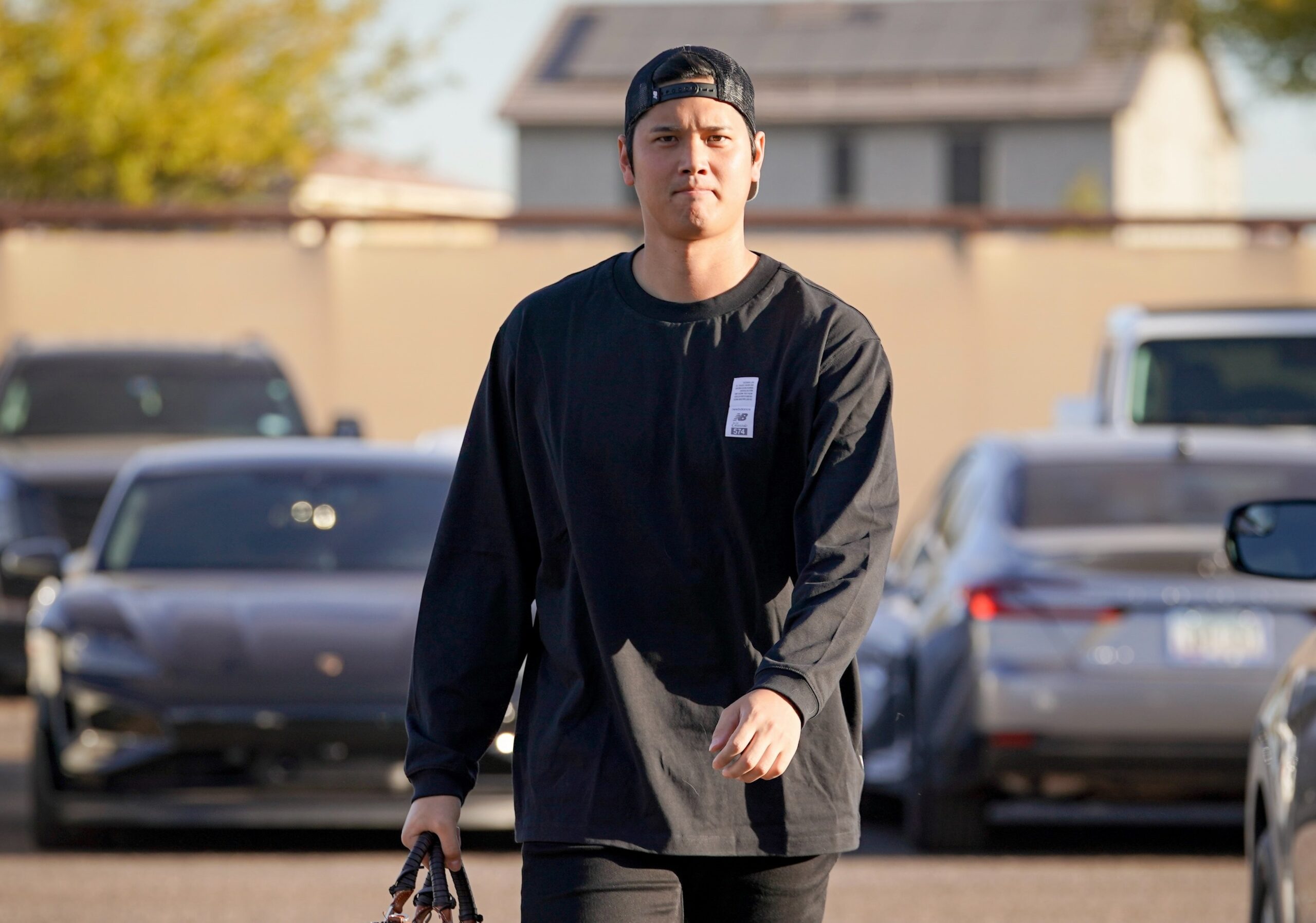 Shohei Ohtani llega a los campos de entrenamientos de los Dodgers.