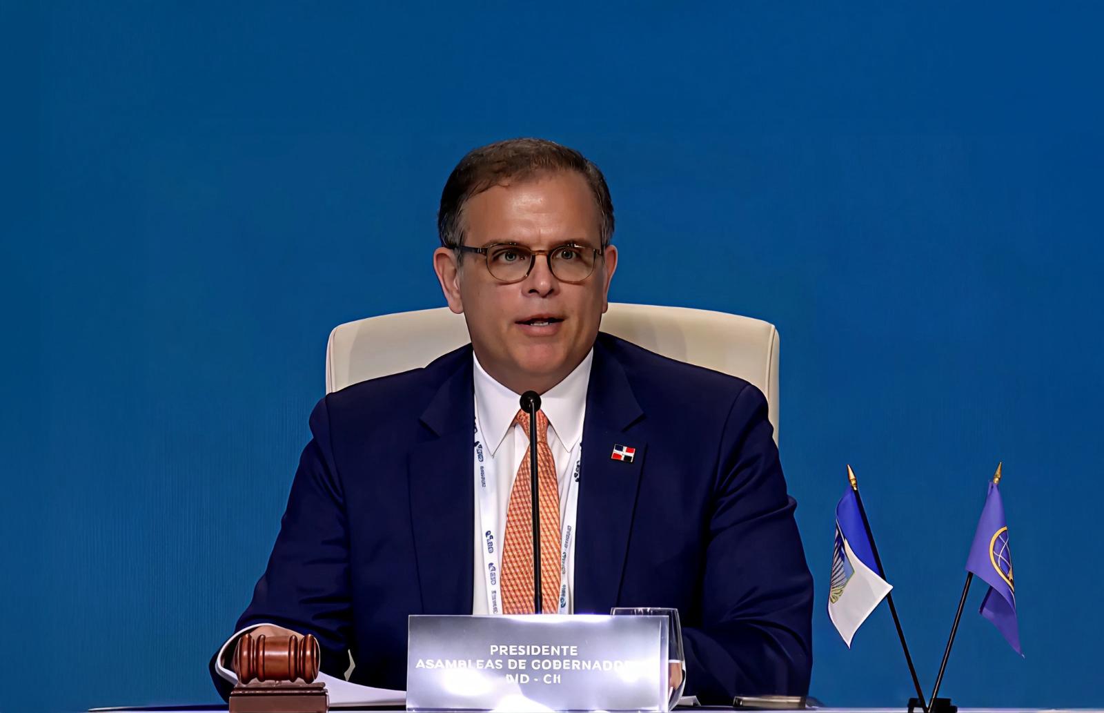El ministro de Hacienda, Jochi Vicente, durante su participación en el evento, realizado en Santiago de Chile.