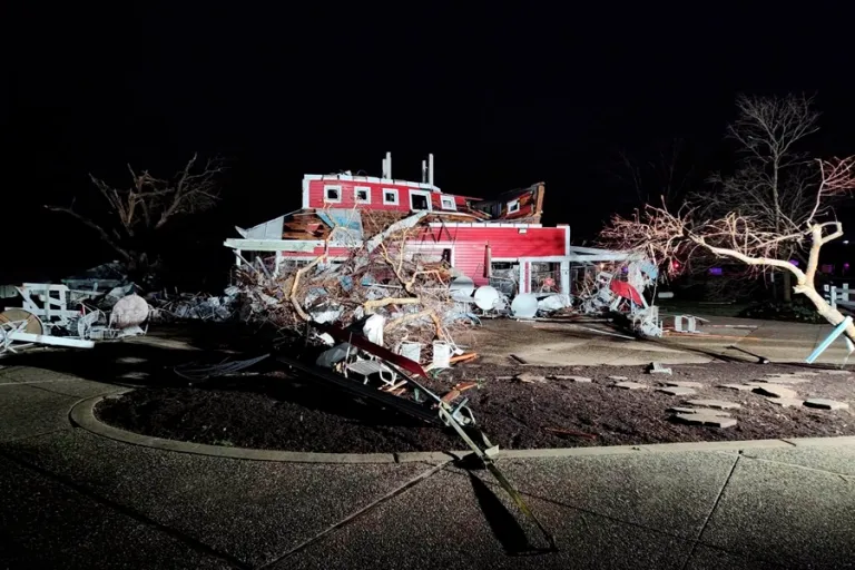 Al menos 16 muertos en Estados Unidos por tormentas registradas luego de múltiples tornados