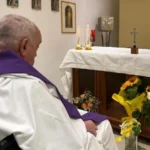 El Vaticano difunde la primera foto del papa Francisco desde su hospitalización