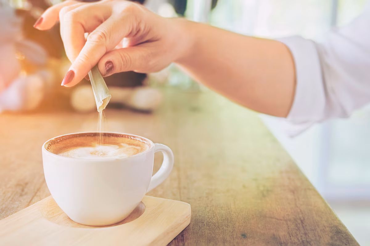 Investigan si un edulcorante podría aumentar el riesgo de comer en exceso