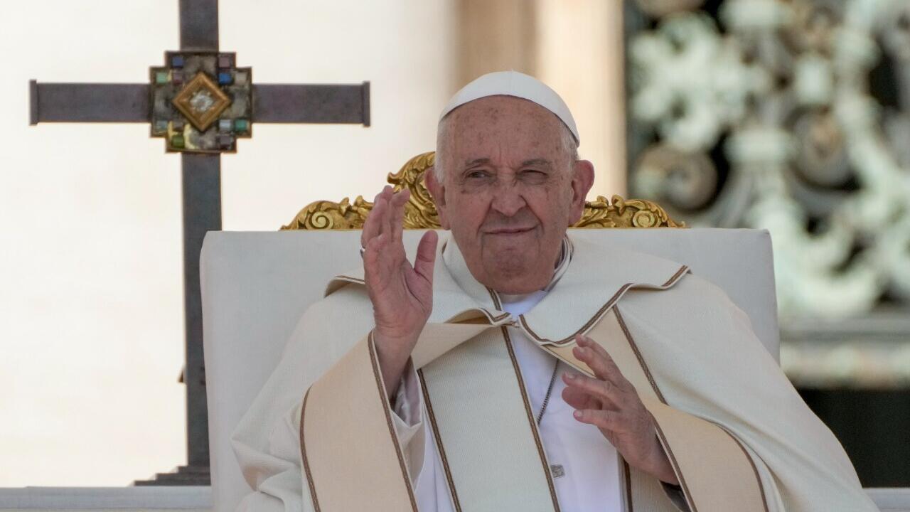 Tras casi un mes hospitalizado, el papa Francisco sigue estable