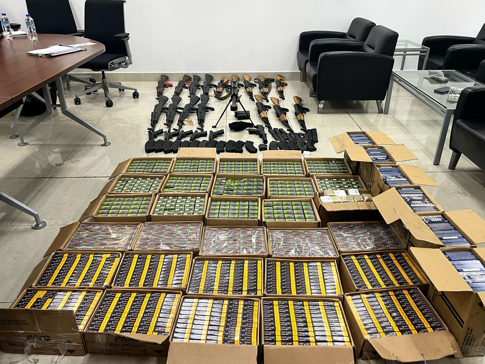 Detectan 36,000 cápsulas de distintos calibres en Haina con destino a Haití