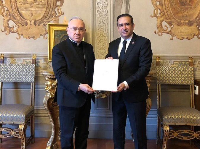 Embajador Víctor Suárez Díaz inicia su misión diplomática en el Vaticano