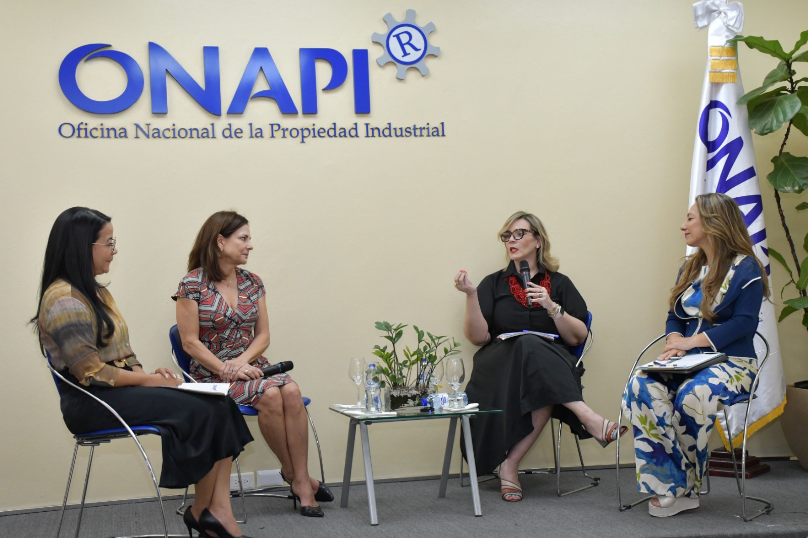 Panel moderado por Consultora en Género de Inclusión Económica, Catalina Gutiérrez