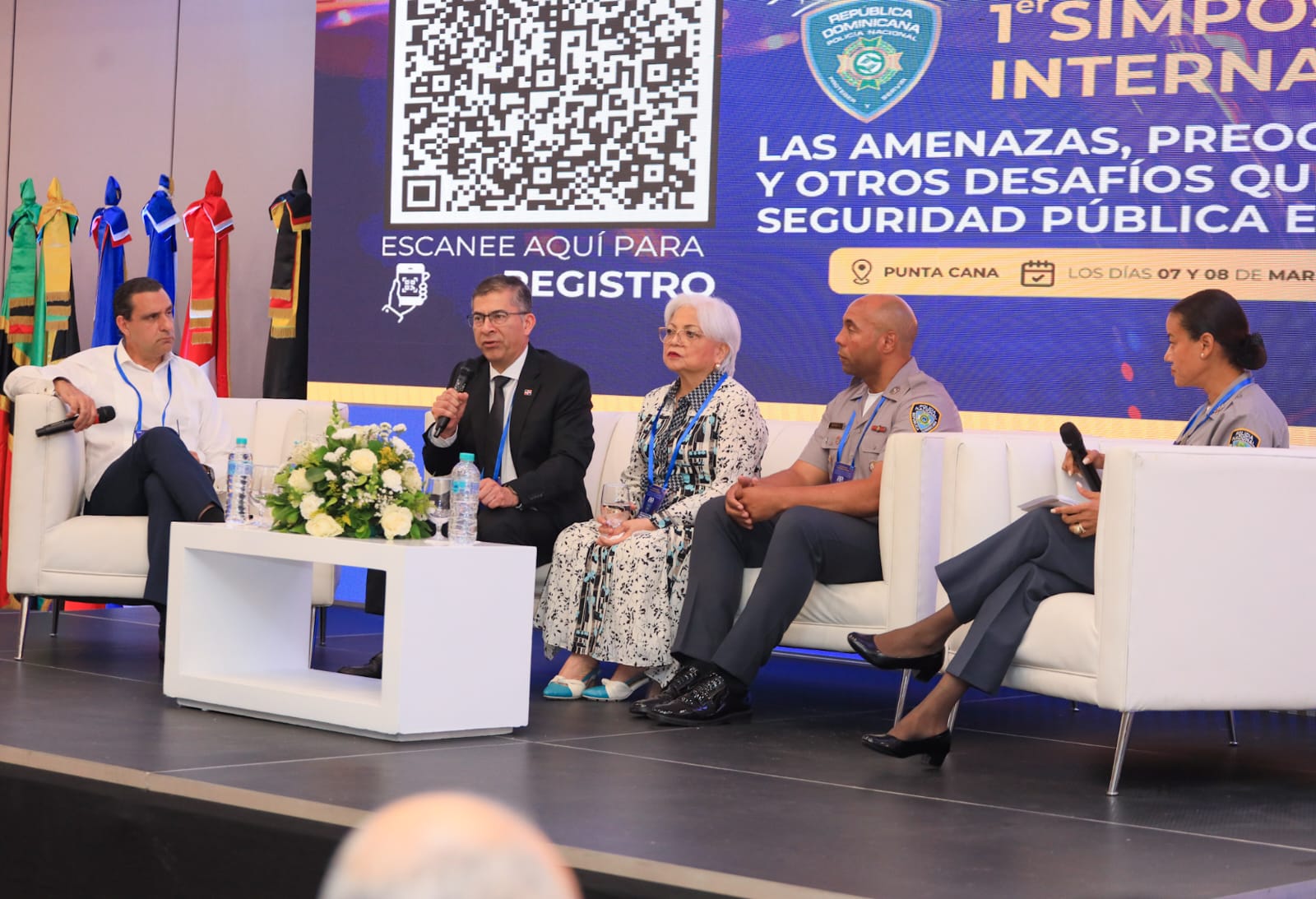 Los expertos analizaron los retos y logros alcanzados en el proceso de modernización policial