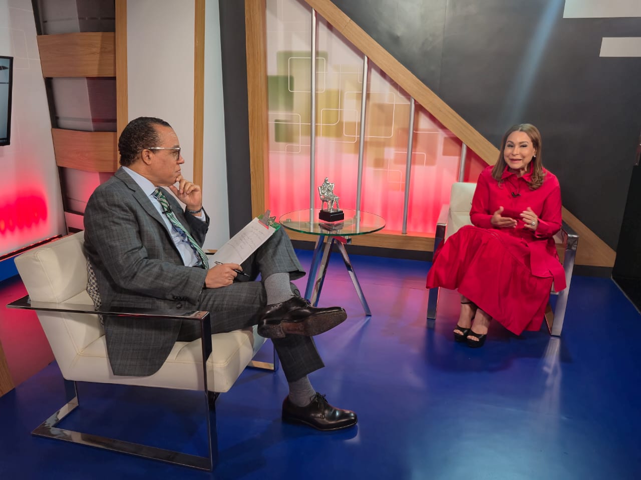 Ministra de la Mujer pide que feminicidas se entreguen a las autoridades y respondan por sus hechos