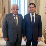 Senador dominicano, Omar Fernández, junto al presidente de Panamá, José Raúl Mulino.