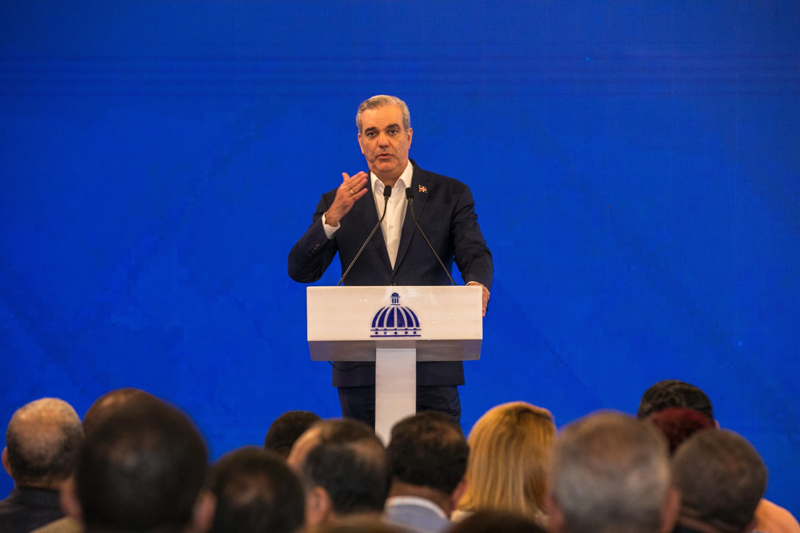Abinader aseguró que el Ministerio de Trabajo ha realizado un levantamiento en comercios chinos para verificar el cumplimiento del 80-20 (empleados locales y empleados extranjeros)
