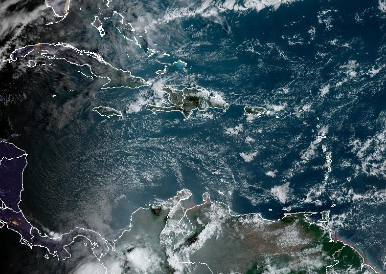 ñade que producto del arrastre del viento y los efectos orográficos, se generarán algunos chubascos locales durante la mañana en sectores de Samaná, María Trinidad Sánchez, Duarte, Espaillat, Hermanas Mirabal y Puerto Plata.