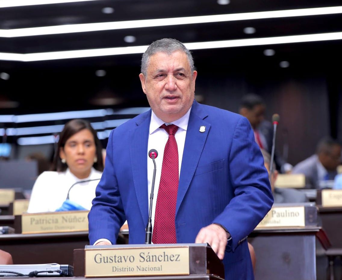 Manifestó que es una práctica excluyente del oficialismo, quienes, valiéndose de una mayoría circunstancial, imponen decisiones, sin procurar los consensos que la democracia reclama.