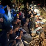 Autoridades detienen grupo de 48 inmigrantes indocumentados en un platanal en Valverde
