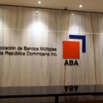 En este contexto, la ABA detalló que la primera emisión de un bono verde en el país fue realizada en 2021 mediante el Fideicomiso de Oferta Pública de Valores Larimar I, estructurado por el Banco Popular e impulsado por la empresa generadora EGE Haina.