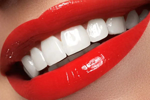 La poderosa hierba que ayuda a mantener los dientes blancos y limpios