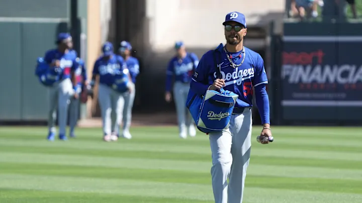 Mookie Betts tienen inconvenientes de salud de mucho cuidado y no jugará en Tokyo, Japón, frente a los Cubs.