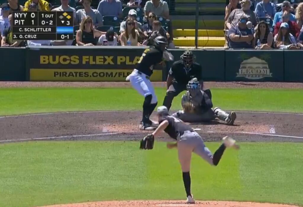 Oneil Cruz de los Piratas totaliza tres jonrones en pretemporada.