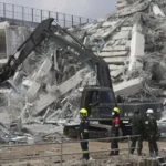 Bangkok busca supervivientes entre los escombros de un edificio 24 horas después del terremoto