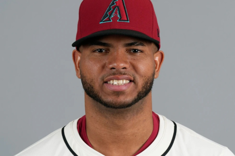 Listher Sosa lanza con Arizona Diamondbacks.