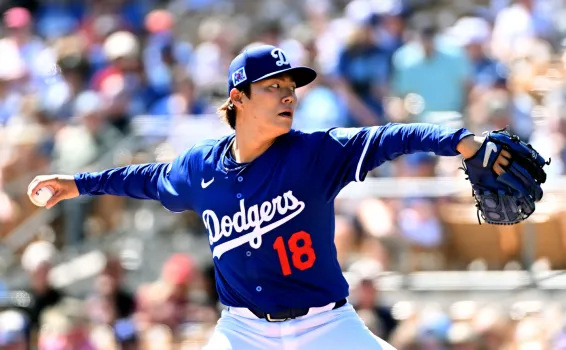 Yoshinobu Yamamoto, lanzador abridor de los Dodgers de Los Ángeles para el juego 2 de la Serie Mundial 2025.