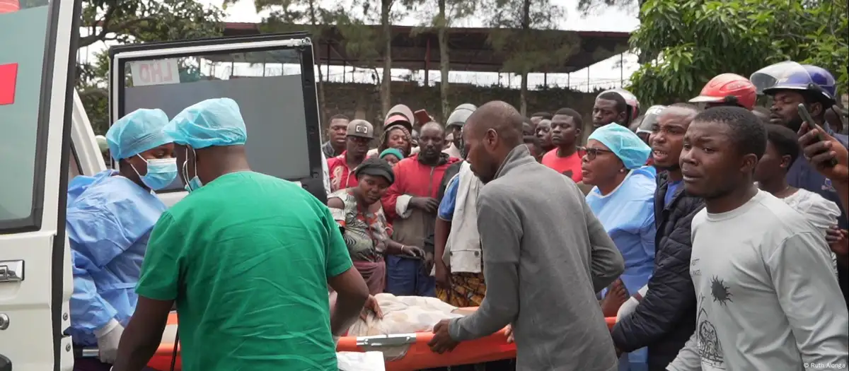 Al menos 143 personas murieron y decenas están desaparecidas por el incendio de una embarcación de madera motorizada que transportaba carburante en el noroeste de la República Democrática del Congo (RDC), señalaron el viernes fuentes relacionadas.