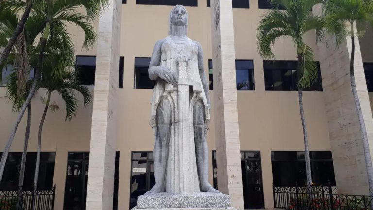 A raíz de una denuncia sobre el riesgo de colapso del antiguo edificio de la Procuraduría, el Consejo del Poder Judicial (CPJ) informó este jueves que reubicará al personal y los servicios que actualmente operan en el Edificio de las Cortes de Apelación del Distrito Nacional.