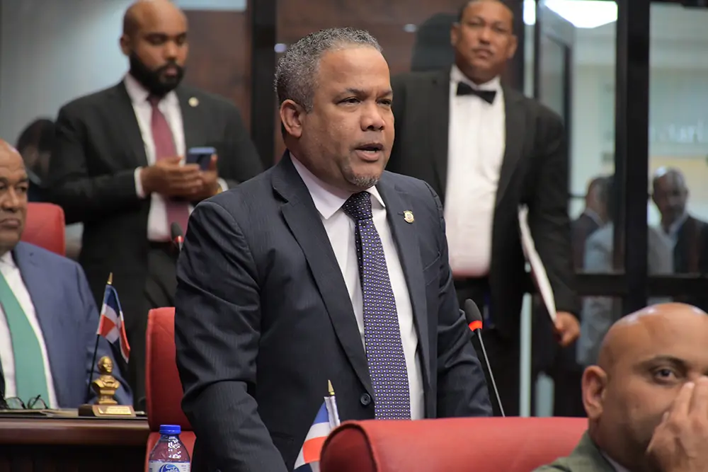 Senador Héctor Acosta, representante del Partido Revolucionario Moderno (PRM)