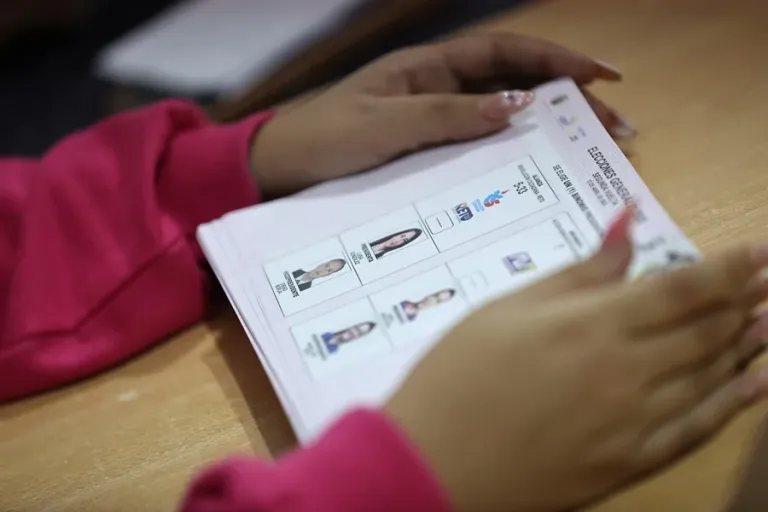 Elecciones en Ecuador: cierran los centros de votación y comienza el escrutinio