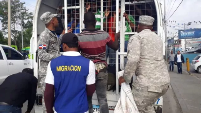 Autoridades detienen a 111 haitianos en operativos realizados en Friusa y Verón