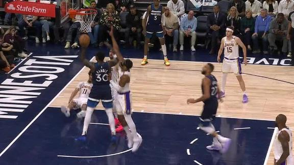 Minnesota dominó la primera mitad, luego los Lakers sacaron ventaja en el tercer período para caer en el último asalto con reacción de los Timberwolves.